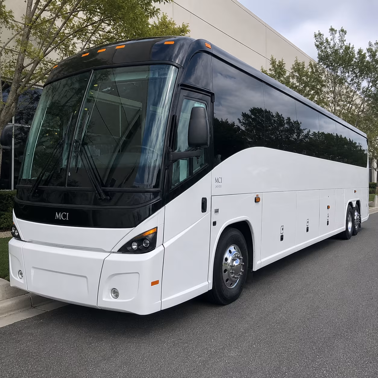 hollywood burbank airport is the closest airport to thousand oaks and the easiest to reach by bus